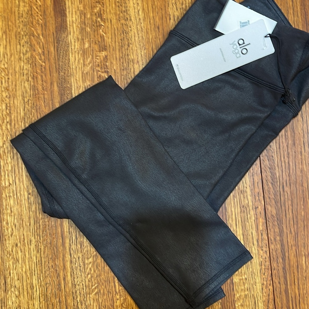 NEW Women’s  ALO Airbrush Leatherlook Legging